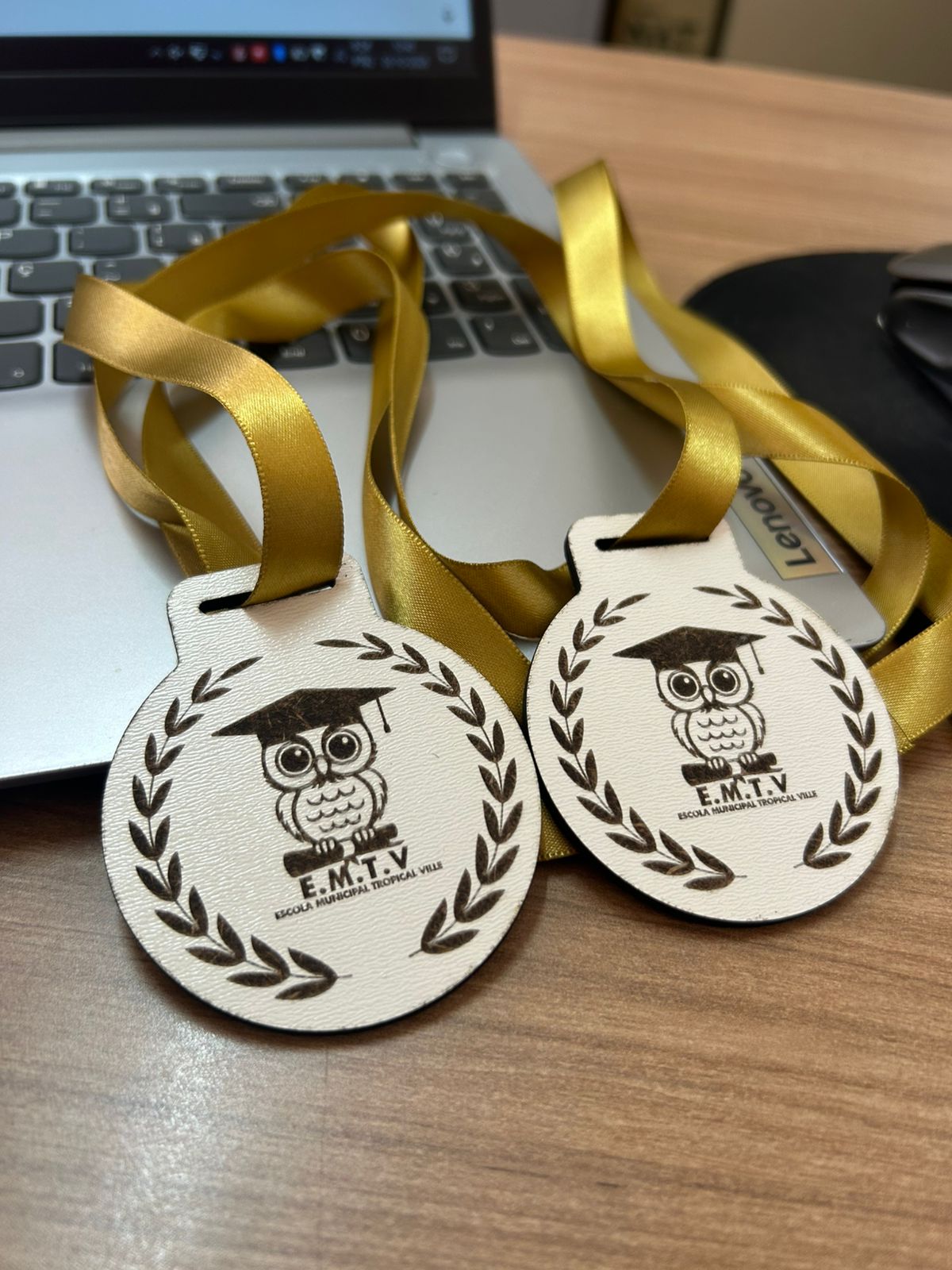 Medalha POP em MDF Branco com impressão a laser - Medalhas - Laser Link